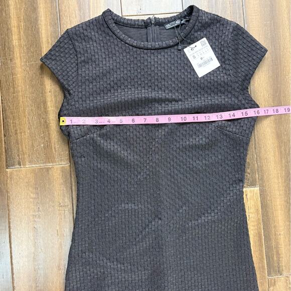 NWT BW Collection Zara size M Black Textured Cap Sleeve Dress Midi Knit Bodycon - Picture 3 of 12
